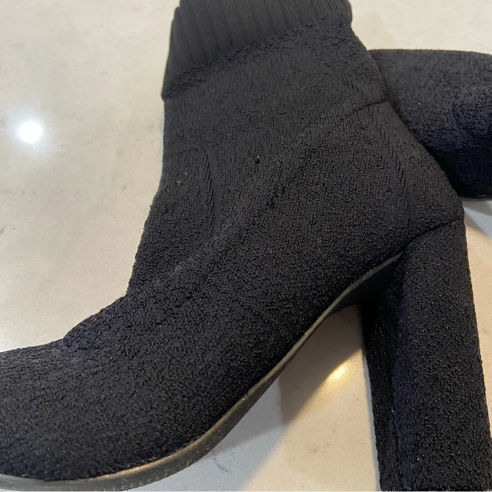 CHARLES by Charles David knit bootie size 7 1/2